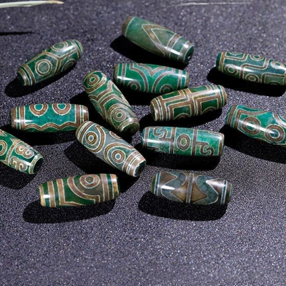 Genuine to Pure Tibet Beads Dzi bead Pendant Coated Pulp Oil Moisturizing Horseshoe Pattern Tibet Be