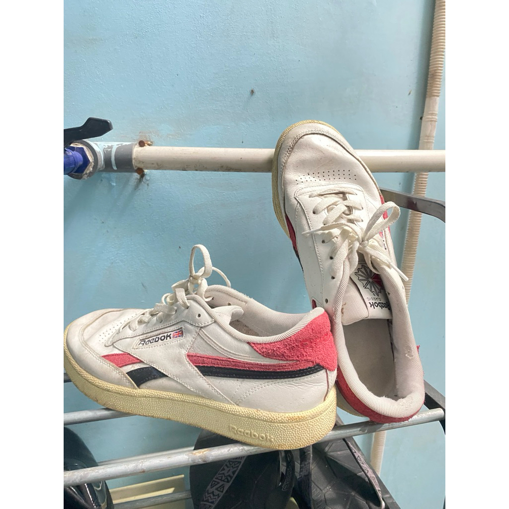 Sepatu rebook