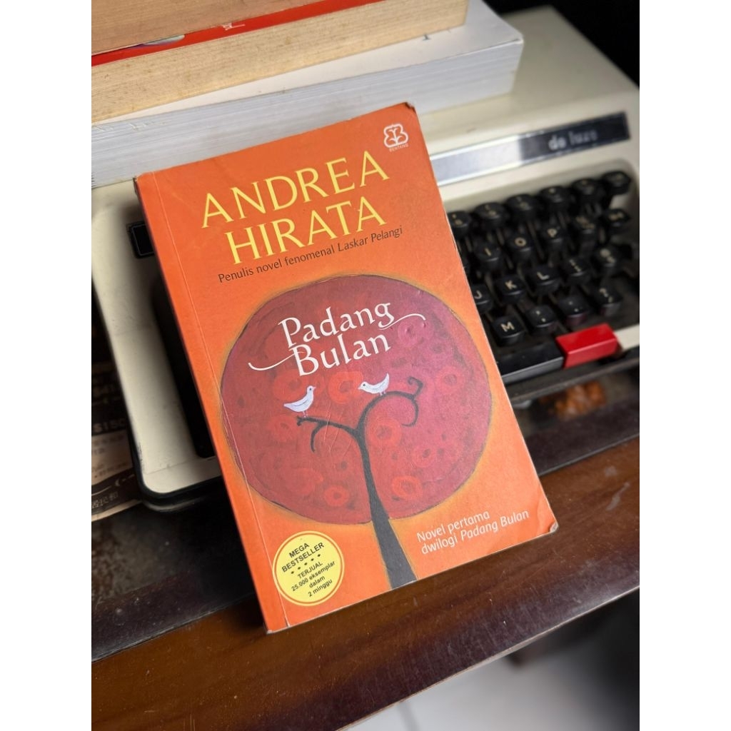 Buku Padang Bulan - Andre.H