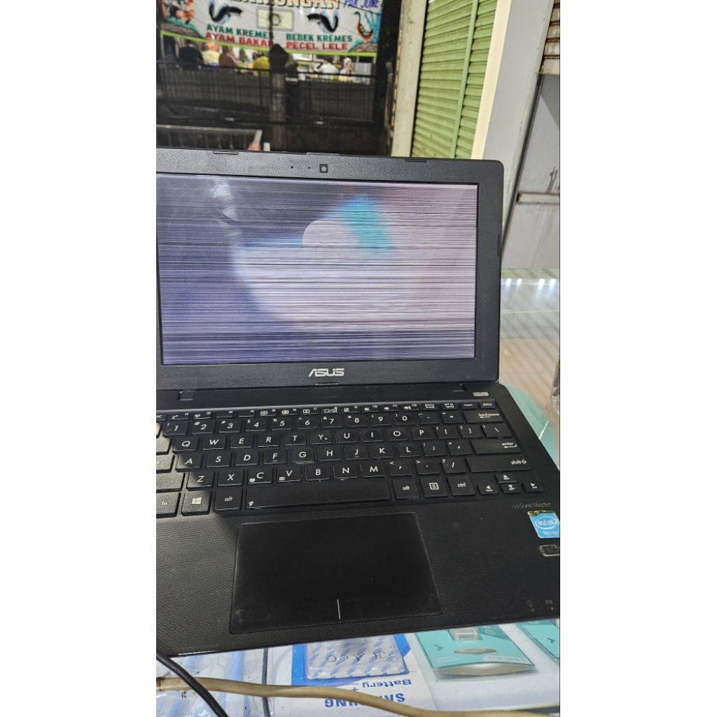 note book asus x200ca minus lcd garis