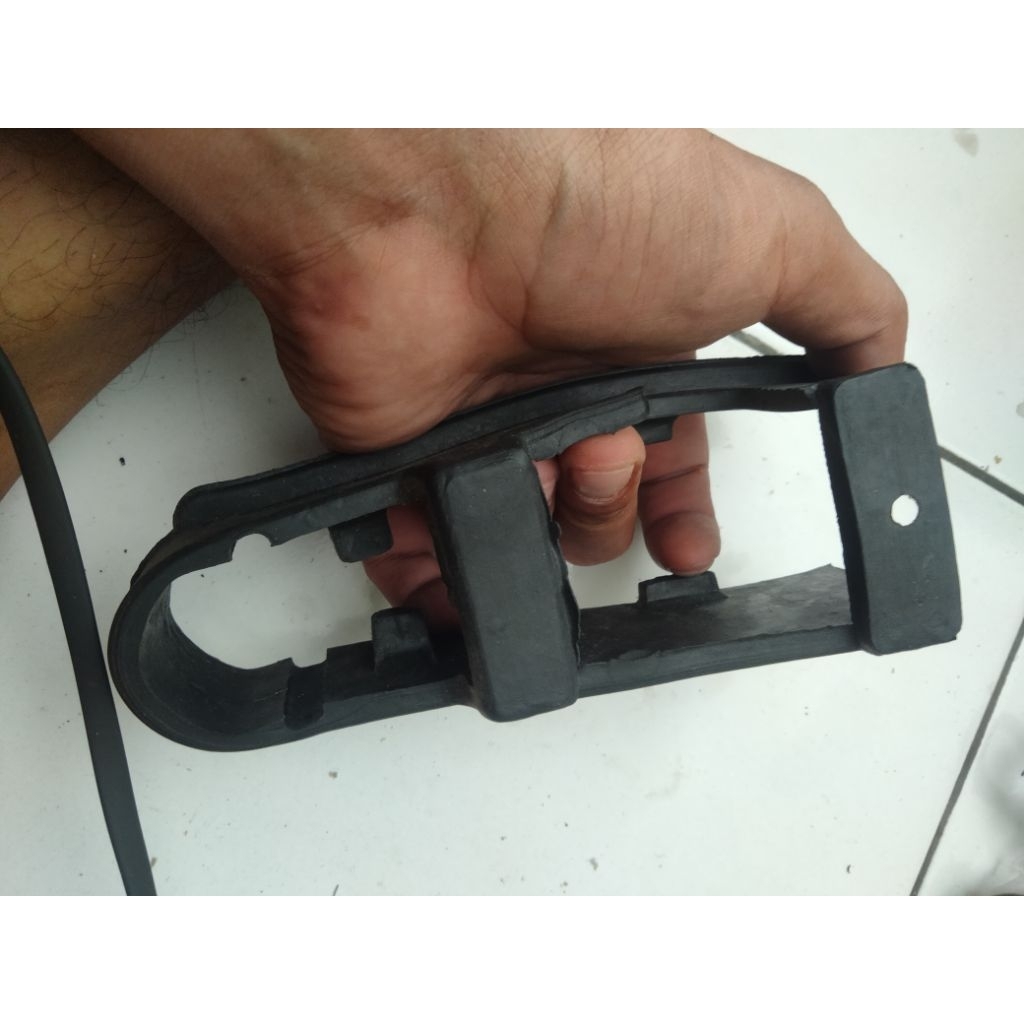 KARET BANTALAN RANTAI SWING AREM OVAL NINJA RR W175 BPRO / KARET PELINDUNG RANTE ARM K2R
