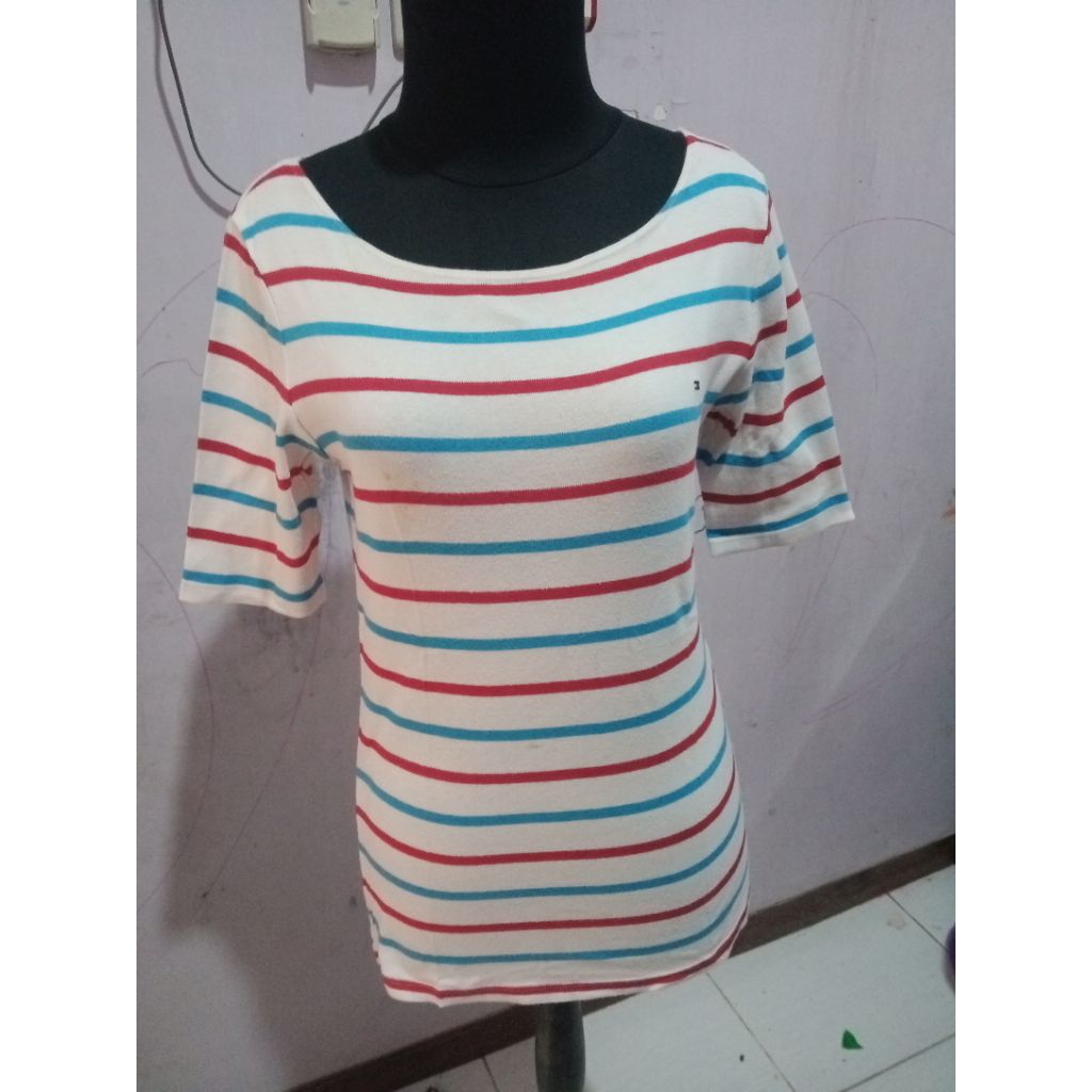 atasan wanita brand Tommy Hilfiger
