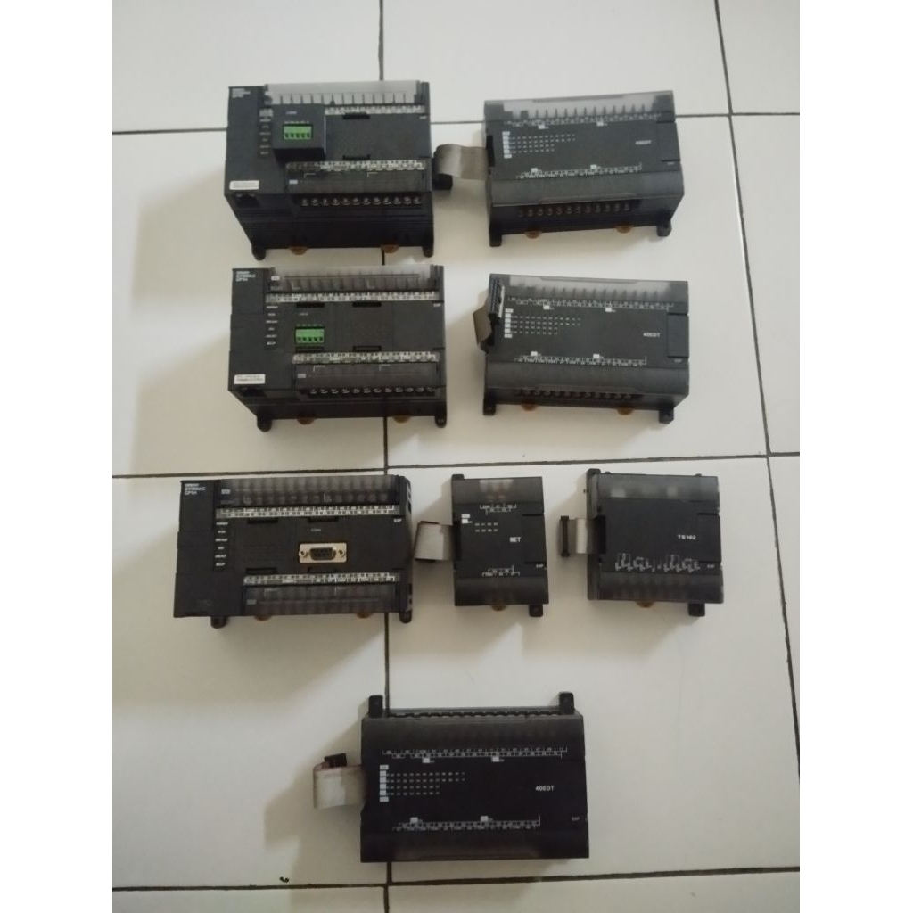 paket lengkap PLC OMRON CP1H/CP1W-40EDT/CP1W-8ET/CP1W-TS102 (kondisi bekas berfungsi normal)
