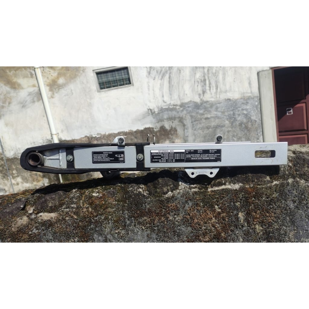 SWING ARM CRF 150 ORIGINAL, ASLI COPOTAN CRF 150L, WARNA SILVER