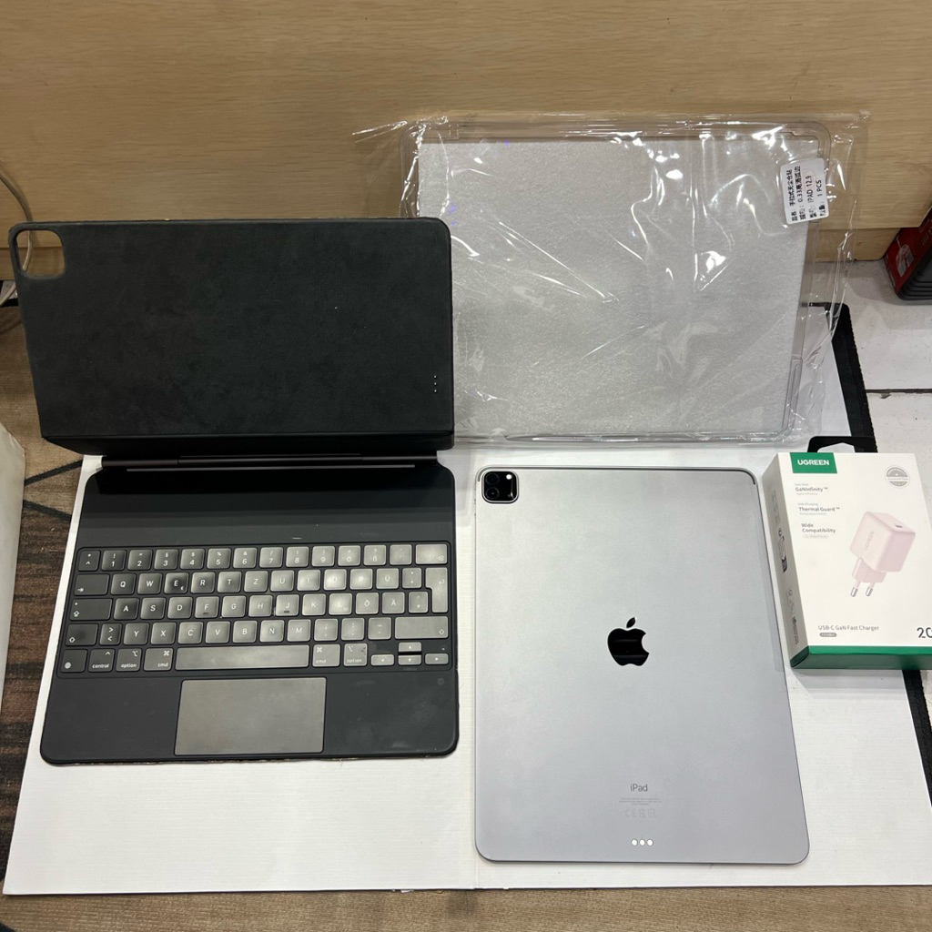 ipad pro M1 gen 5 wifi 128gb 12,9 inchi include magic keyboard original
