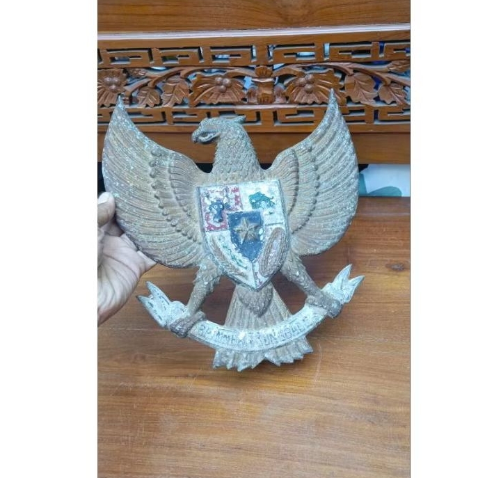 pajangan lambang garuda Pancasila antik lawas vintage