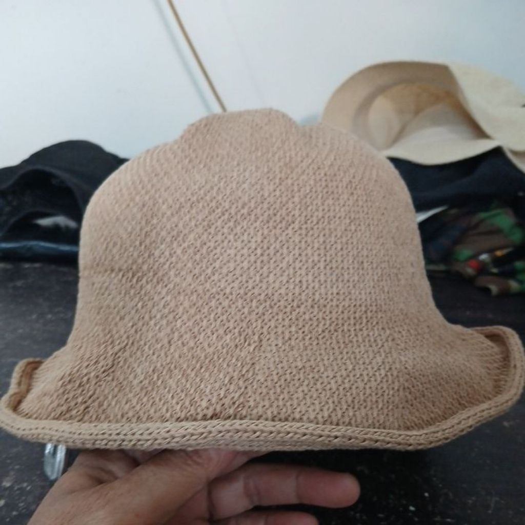 Topi bucket hat wanita bahan rajut warna cream SB KONWHA second Original built up size S-M lingkar 5