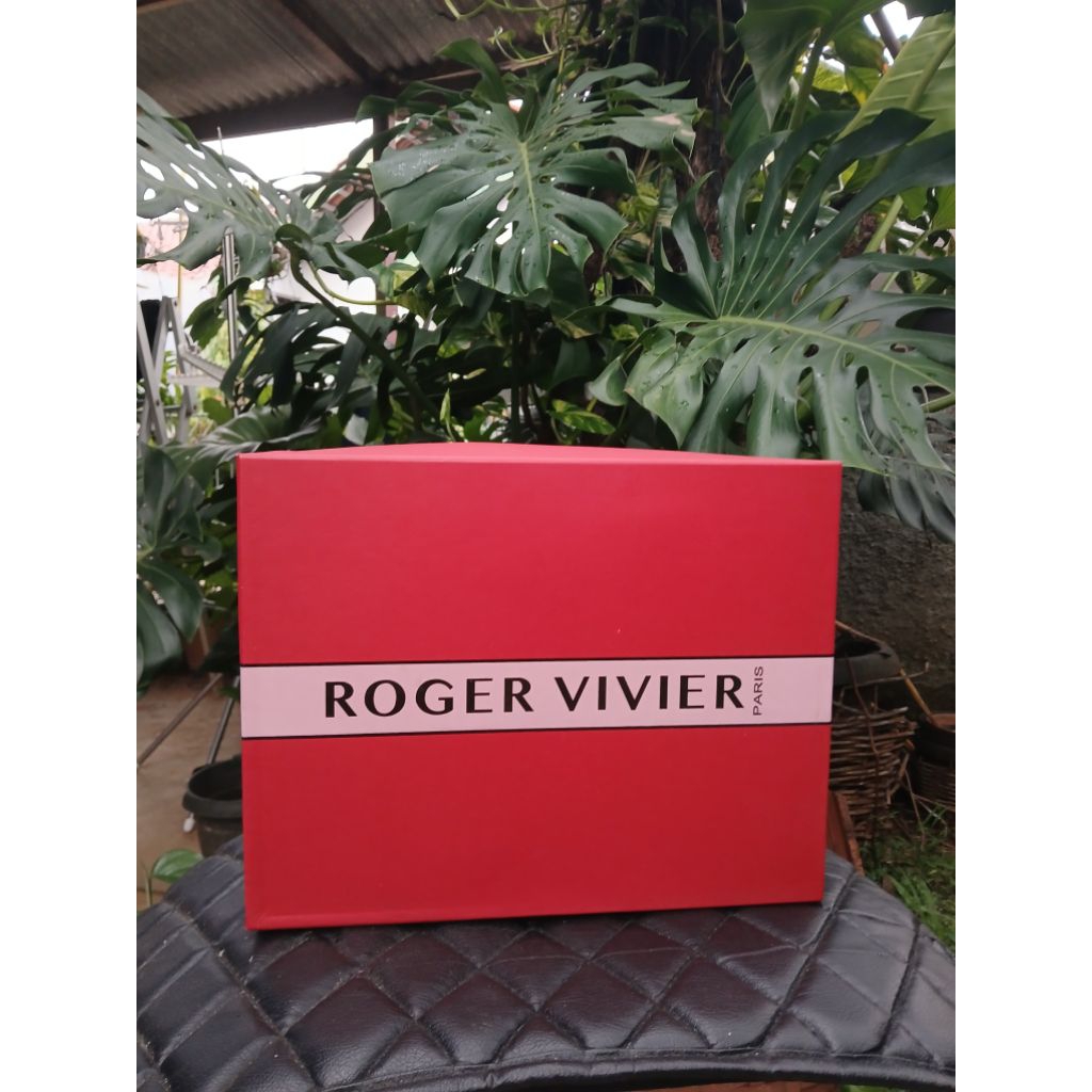Box ROGER VIVIER second