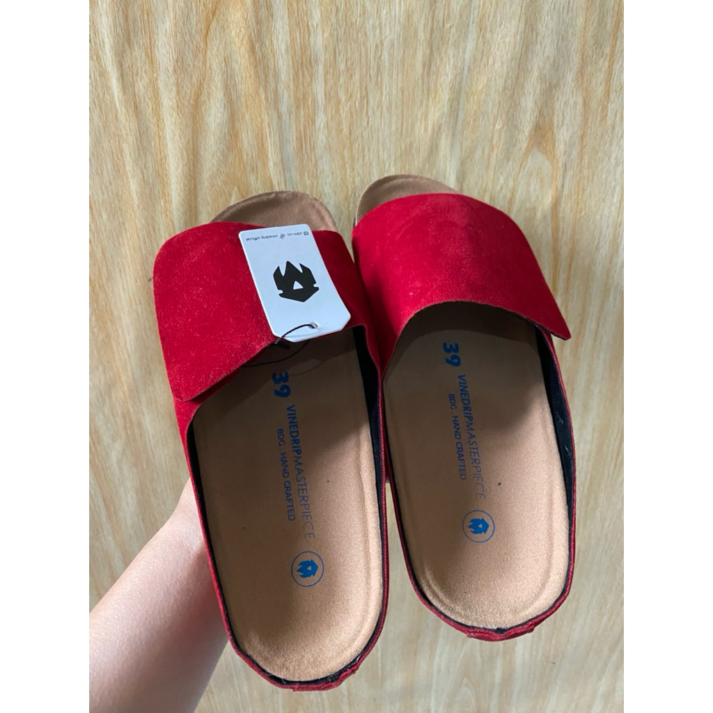 Sandal Vinedrip Masterpiece - Velvet Merah menyala - New 39 | 25cm