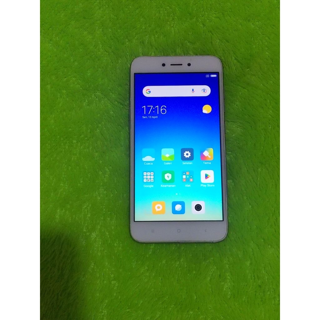 Xiaomi Redmi 5a ram 3 internal 32 handphone second berkualitas normal siap pake mulus