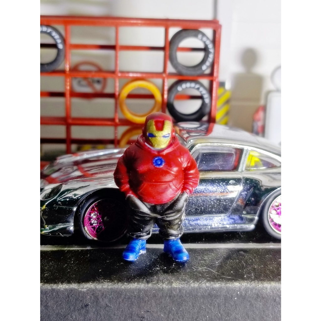Iron Fat, figure Skala 1:64, Figure gendut memakai topeng iron man, Garage Diorama Diecast