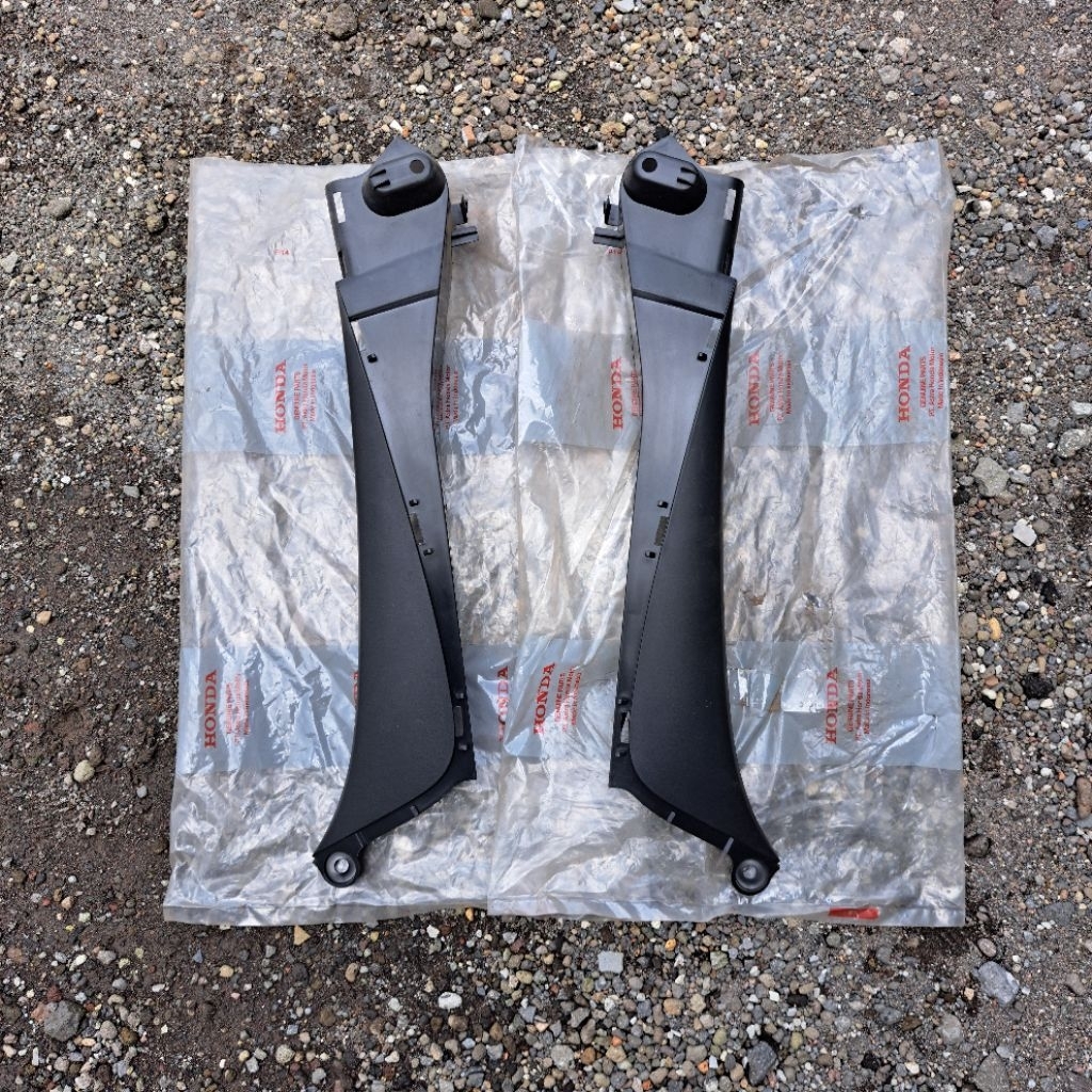 Cover leg shield sambungan sayap luar kanan kiri honda supra x 125 batman COVER R/L FR LEG SHIELD 64