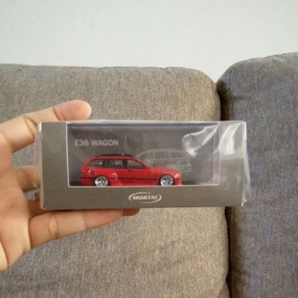 MORTAL BMW E36 WAGON LIMITED (Holo 154/499) minus spion kanan hilang