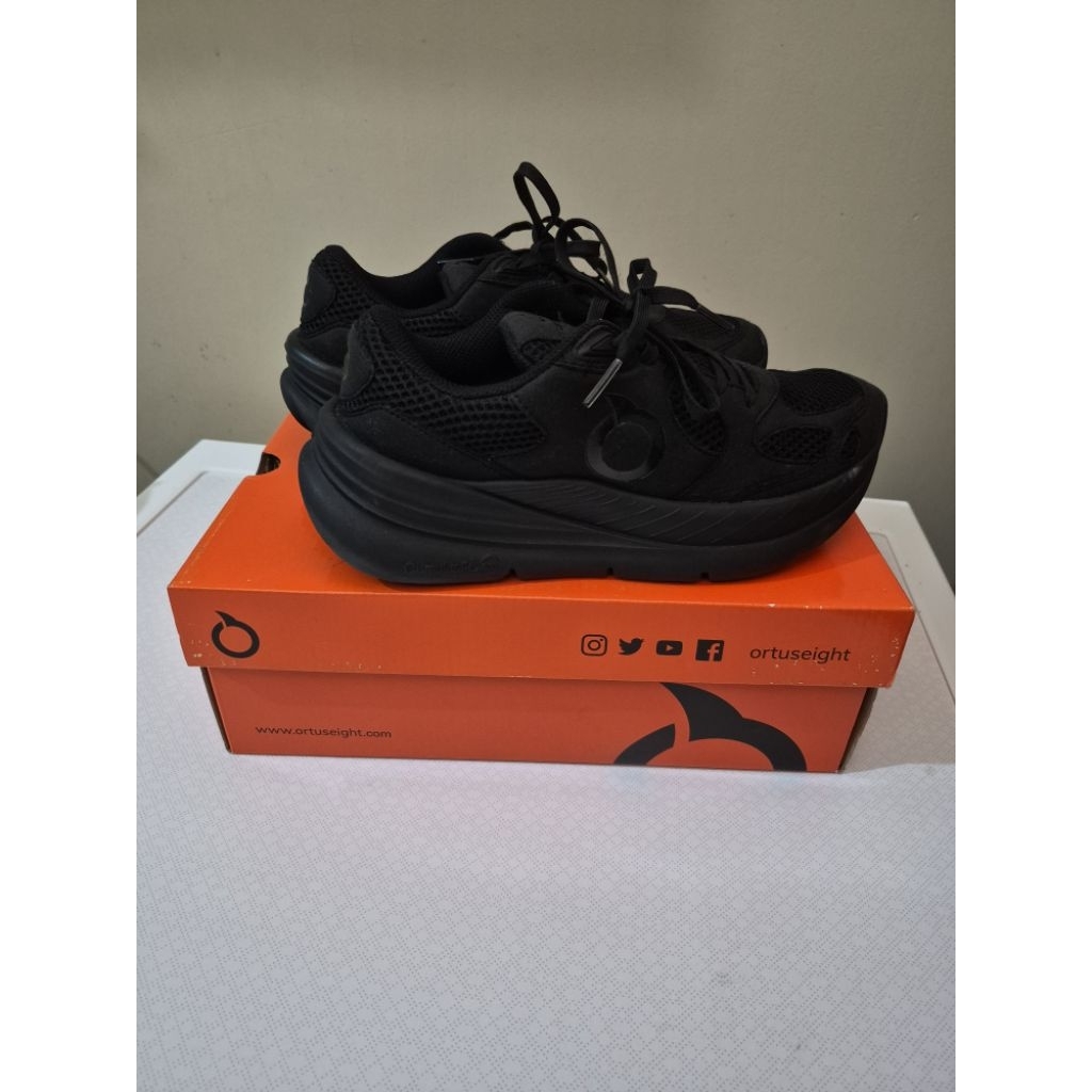 Ortuseight Brisbane All Black