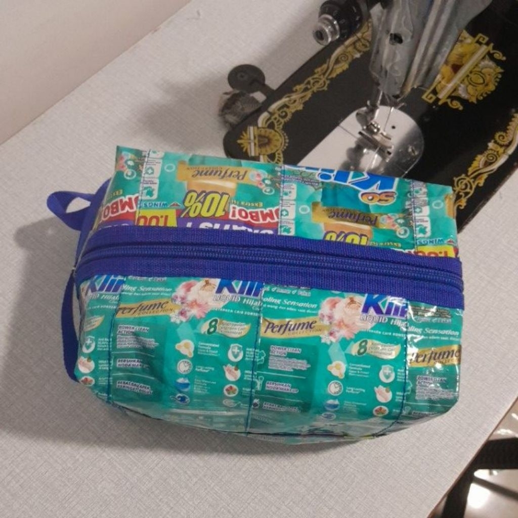 travel bag. tas kosmetik/daur ulang sampah plastik / recycle / plastik sabun