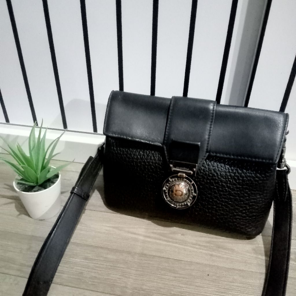 Tas PL sling kulit gajah brand dilaks style, turun warna hw Dan puring kena vetter