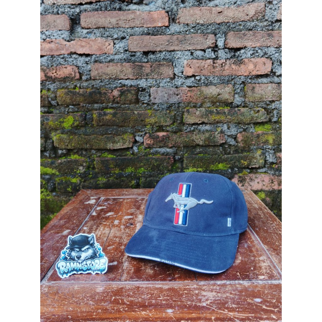 topi ford mustang