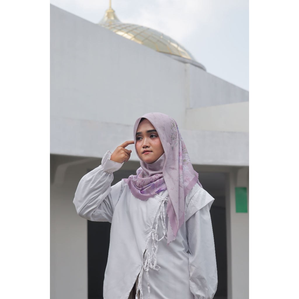 Kanz Hijab - Hijab Segi Empat Polos Motif Bunga Warna Ungu Muda Dengan Renda Dan Tali