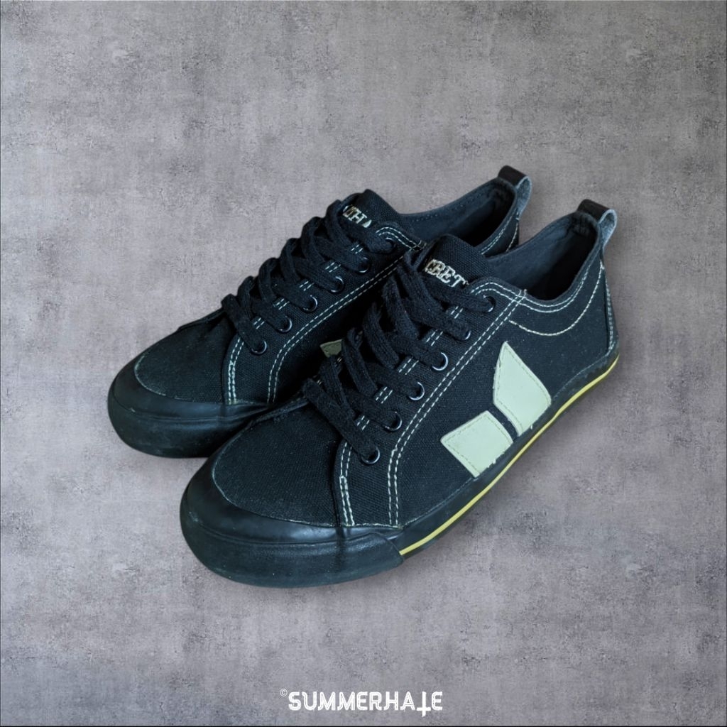 Macbeth Elliot Black Cement