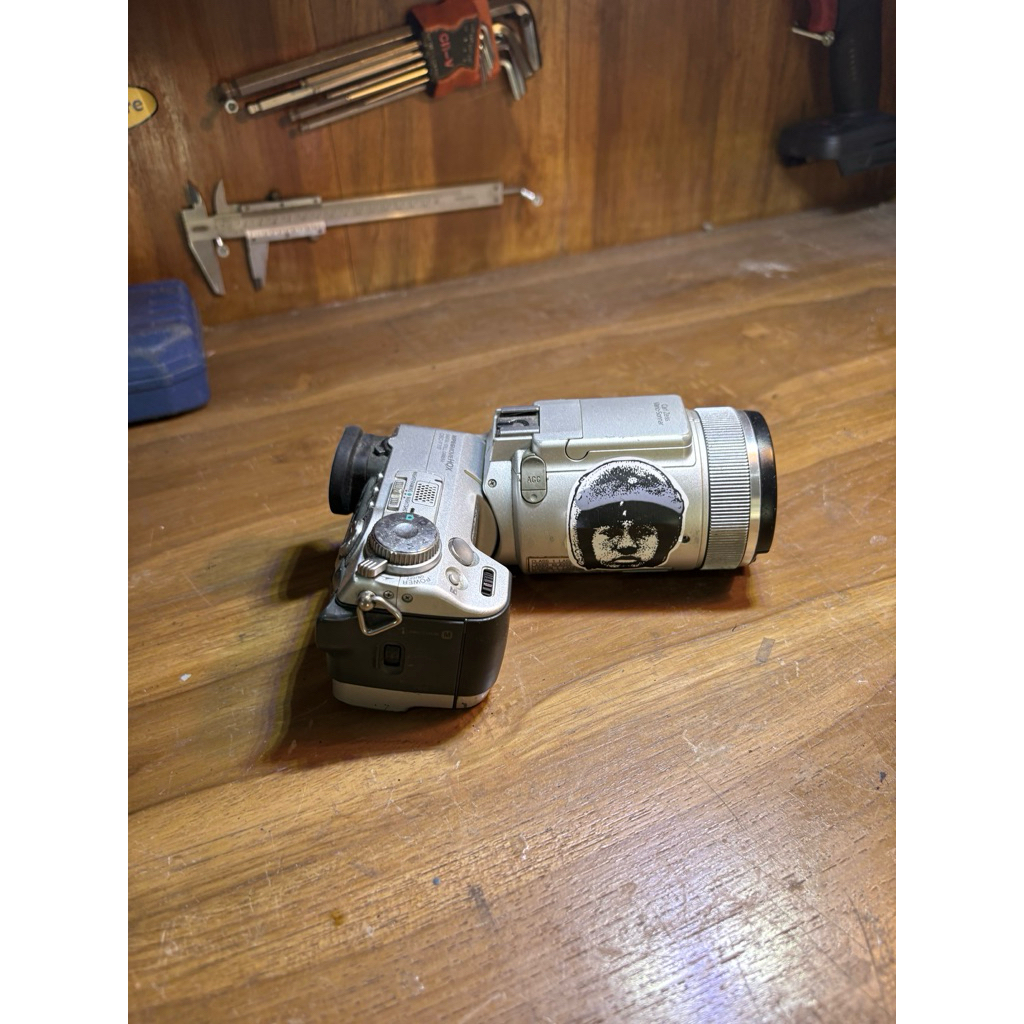 digicam lawas sony cyber-shot dsc f717