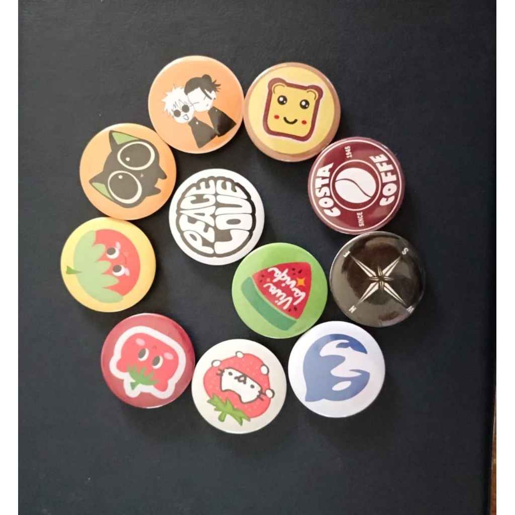 Pin Peniti Bros Custom Full Print 44mm - Desain Bebas, Laminasi Pilihan, Warna Plastik Hitam