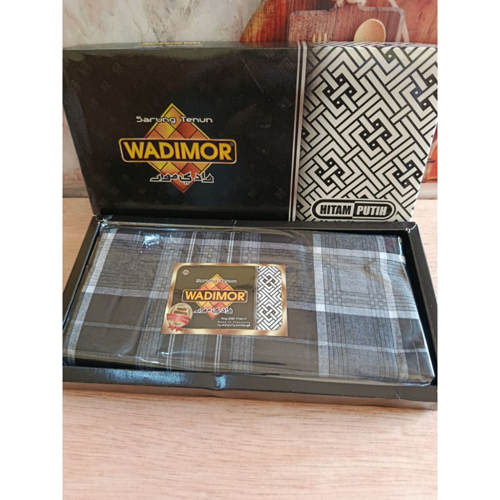 SARUNG WADIMOR MOTIF KOTAK HITAM PUTIH