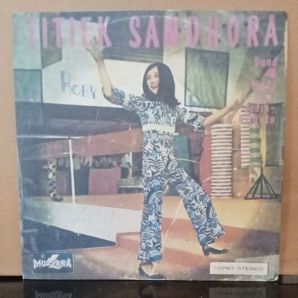 Vinyl Piringan Hitam 12 inch Titiek Sandhora - Walang Kekek - Tante Tjerewet