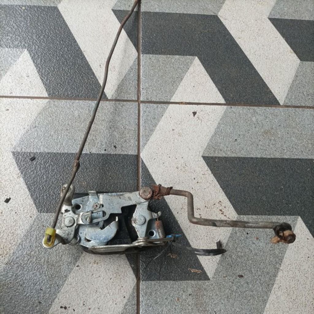 Doorlock pintu bagasi Kijang Super grand extra