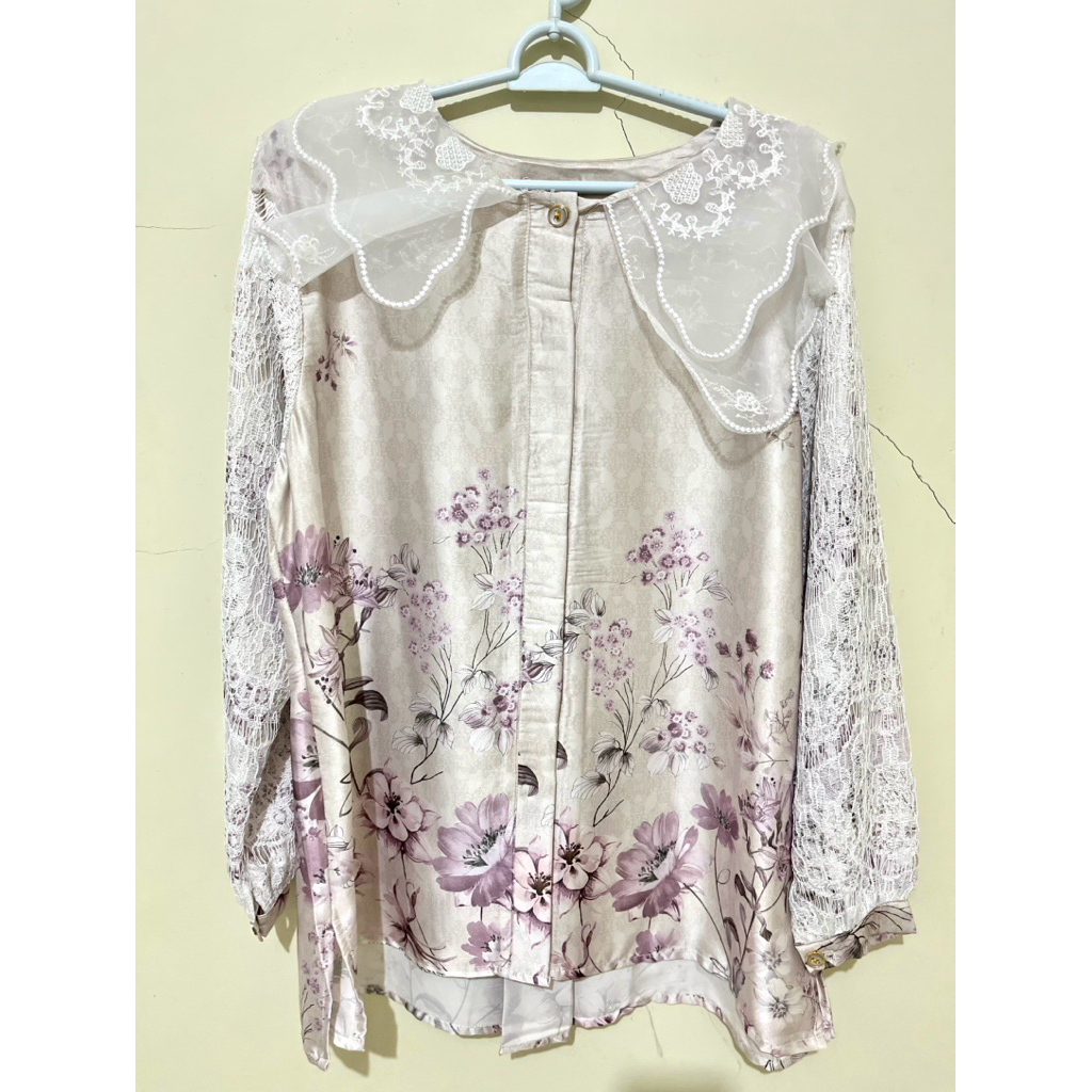Preloved Blouse Motif Satin