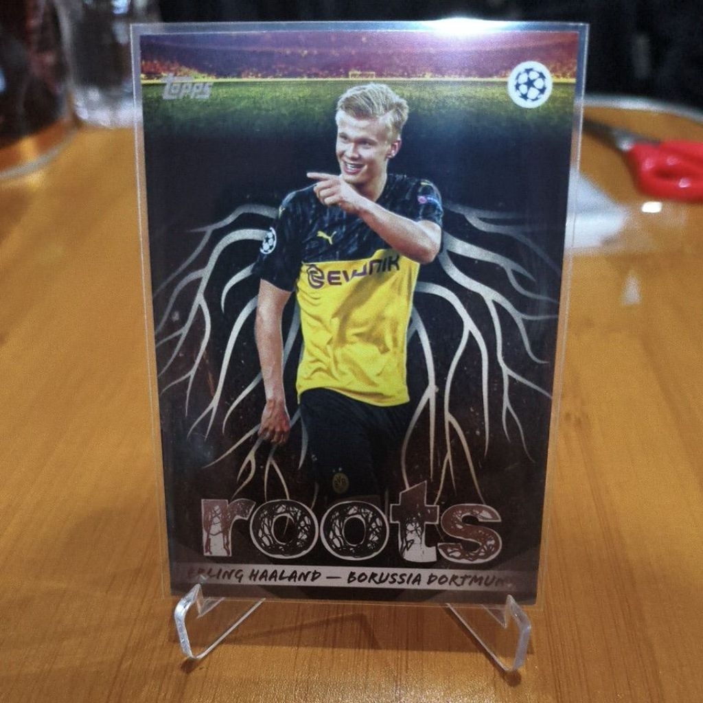 Kartu Bola Erling Haaland  – Roots – Topps UCC 2025/26 Official Trading Card – Borussia Dortmund