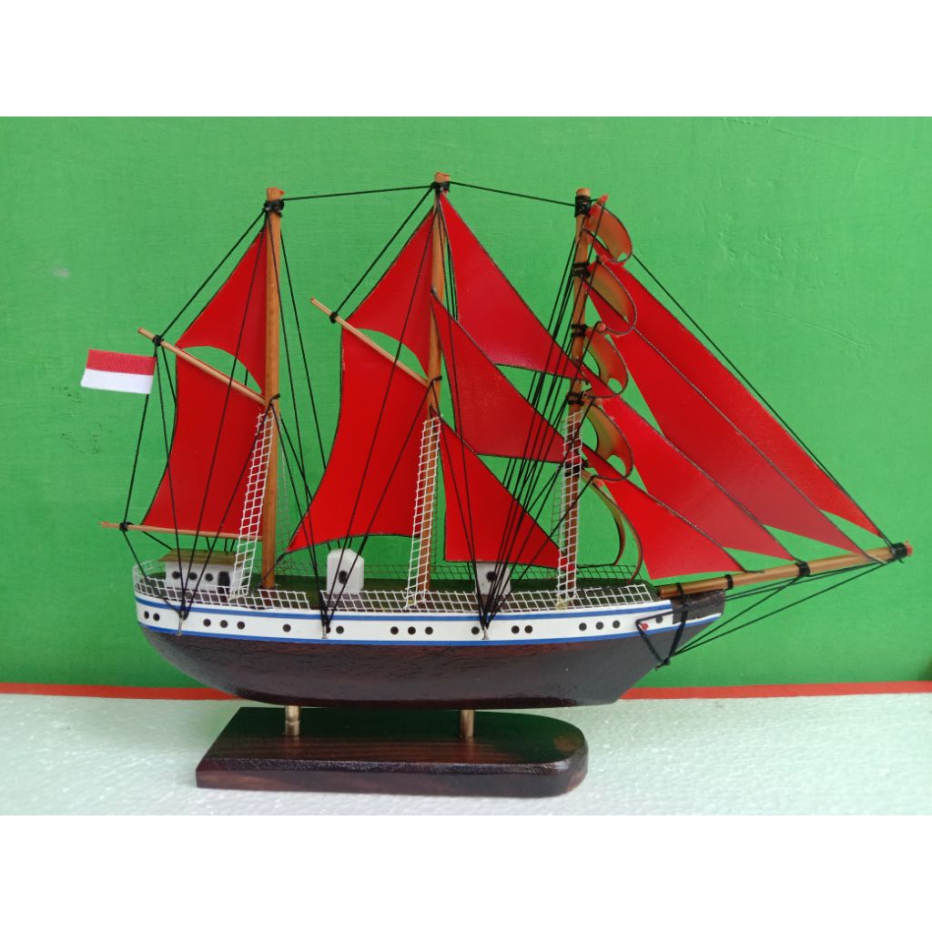hiasan pajangan miniatur kapal