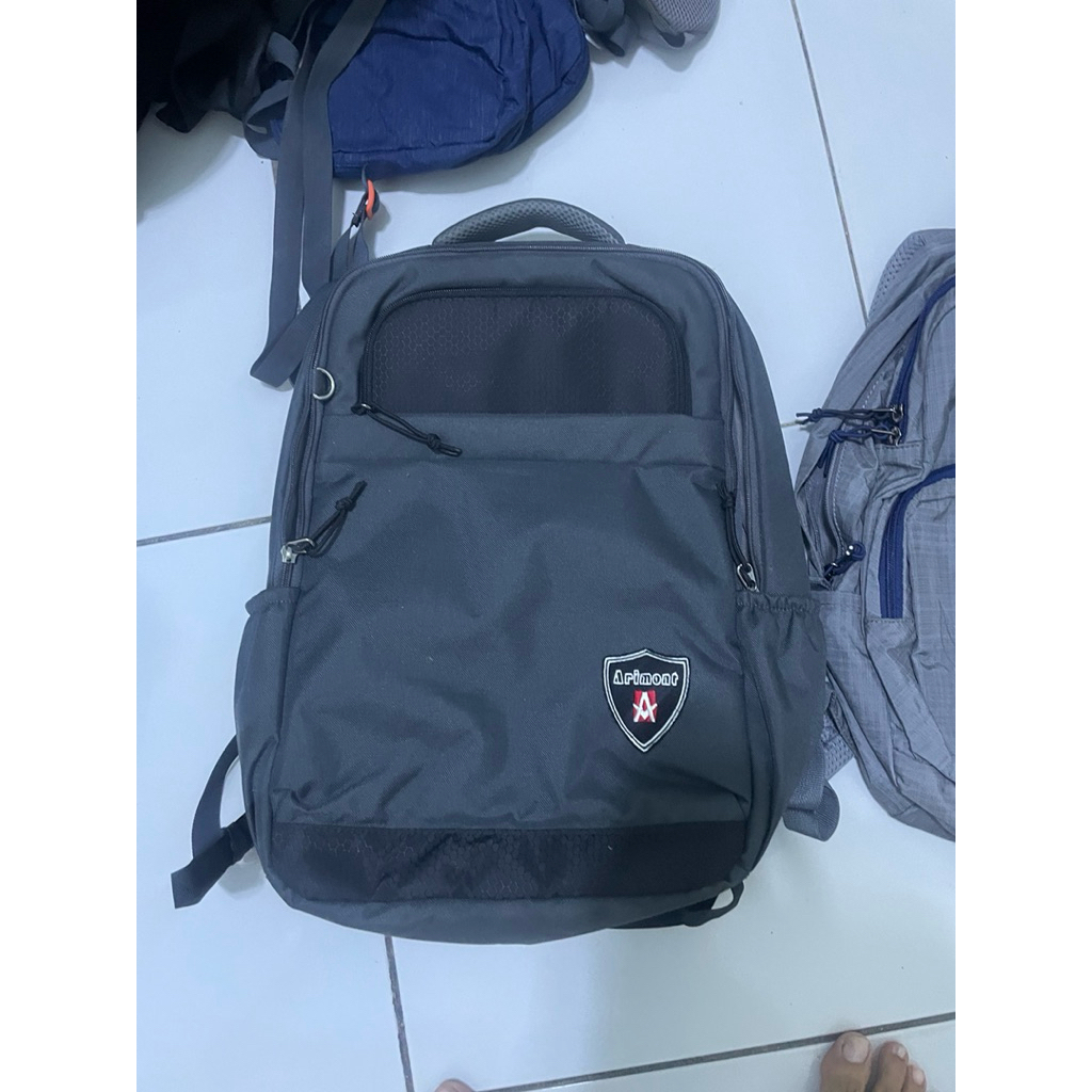 Tas Gemblok Laptop Sedang Pria Wanita