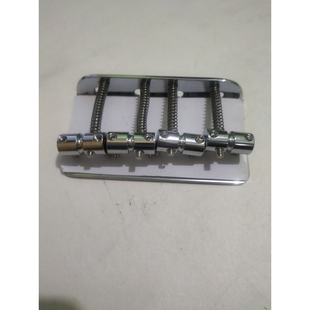Bridge Bass 4 String Model J-Bass (J-Bass) Tebal – Kuat & Presisi Tinggi