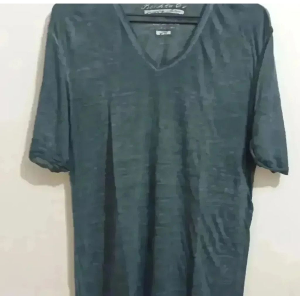 Kaos Fashion Pria. Merk Bershka