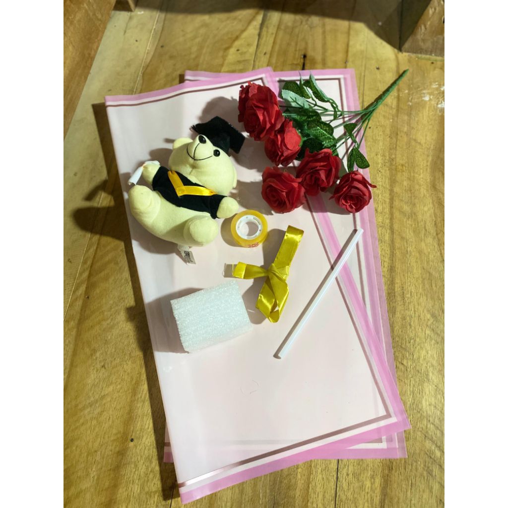 bahan buket | boneka wisuda | buket kosongan | buket uang kosongan | hadiah wisuda | keras cellophan