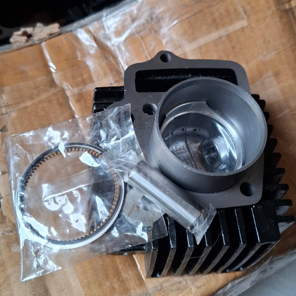 Blok seher astrea grand satu set piston ring barang baru
