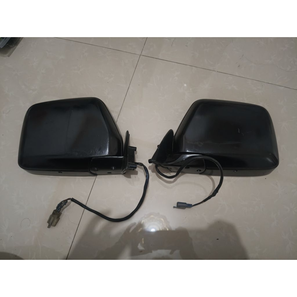 SPION Mobil Toyota kijang LGX sepasang warna hitam original