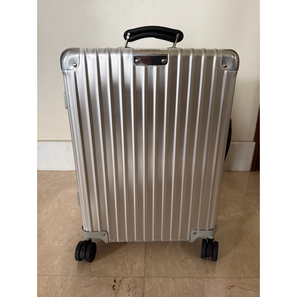 Rimowa Classic Cabin Size in Aluminum Silver