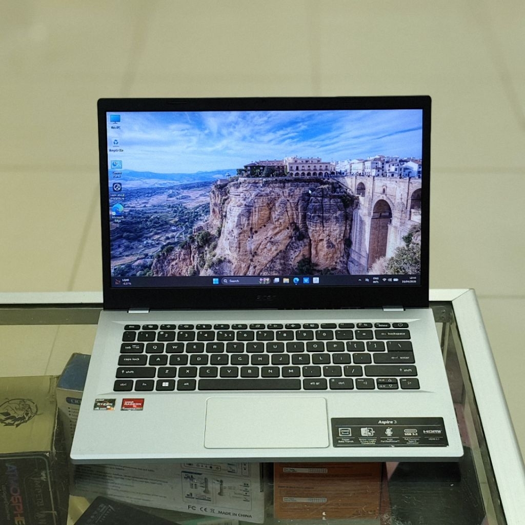 [TERJUAL] ACER ASPIRE 3 AMD RYZEN 3-7320 RAM 8GB SSD 512GB SECOND SIAP PAKAI