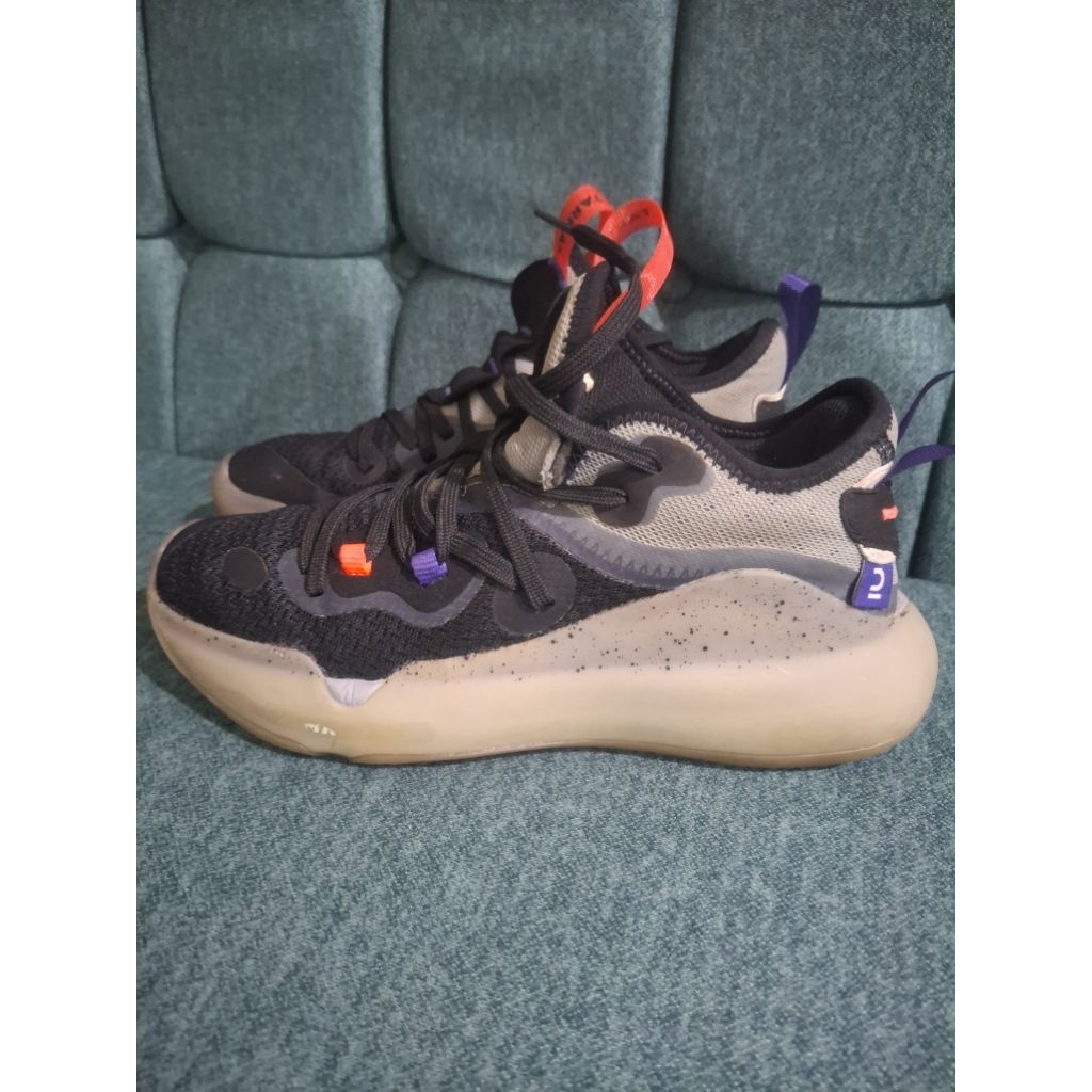 sepatu basket tarmak blade preloved