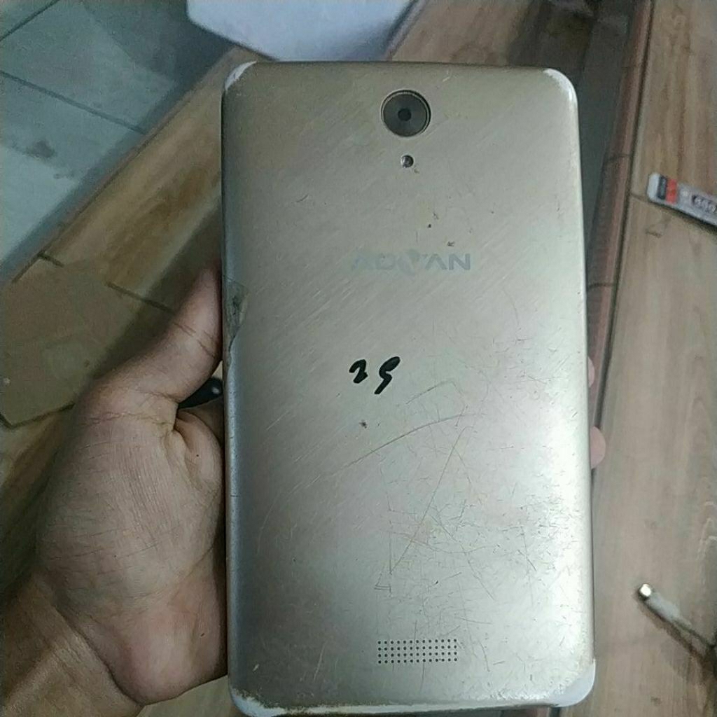 lcd plus backdoor bekas Advan S7c,lcd flekputih pinggir