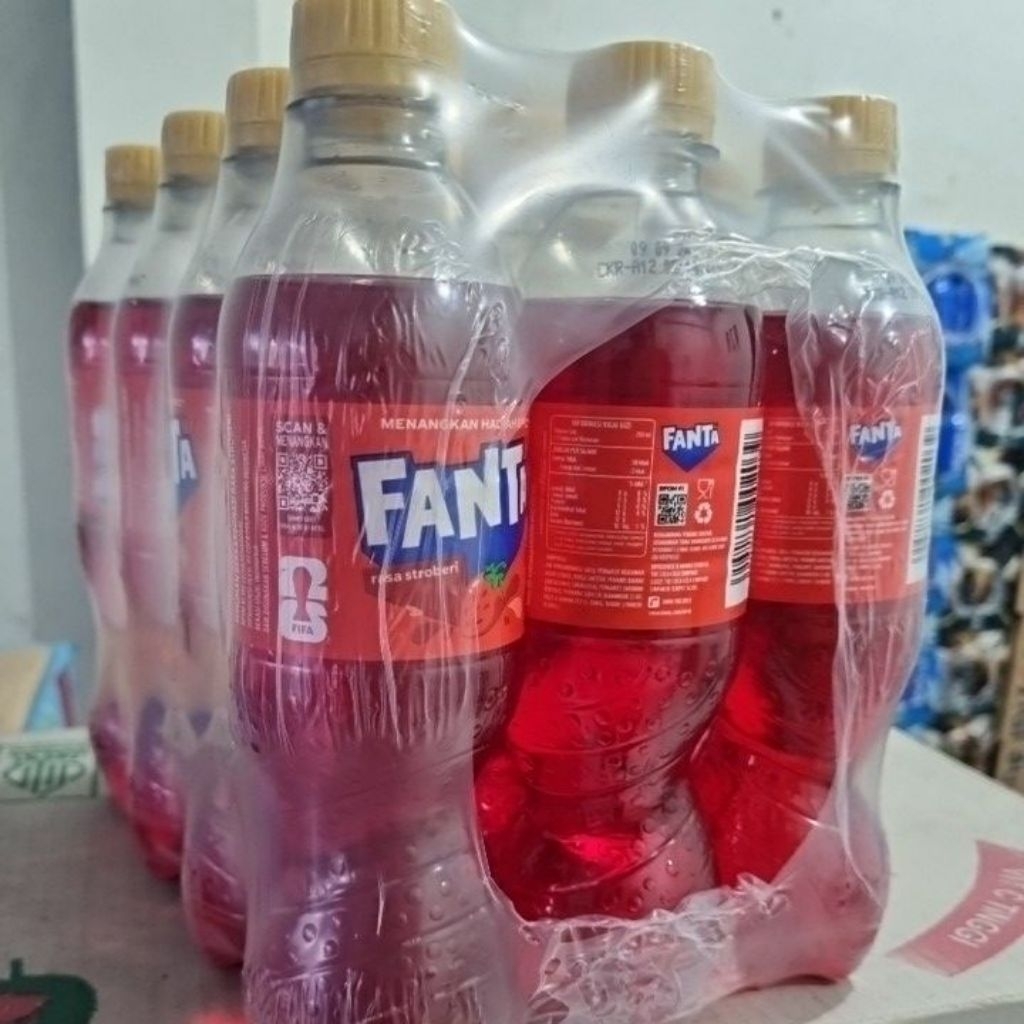 FANTA STROBERI 390 ML 1 DUS ISI 12 (KHUSUS SAMEDAY/INSTAN)
