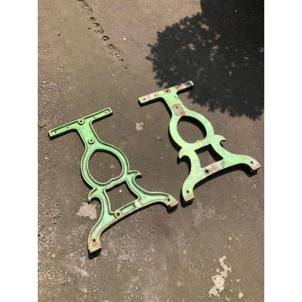 kaki meja industrial antik