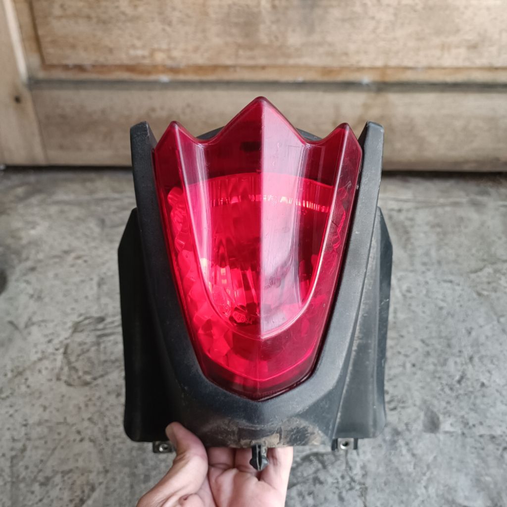 stoplamp lampu belakang suzuki gsx r150 gsx s150 cabutan original