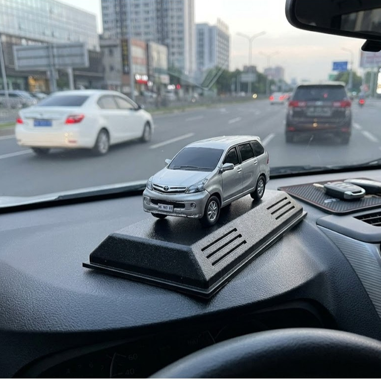 (AVANZA 2013) Skala 1 : 45 Resin Crystal 13x8cm Pajangan Interior Miniatur Mobil