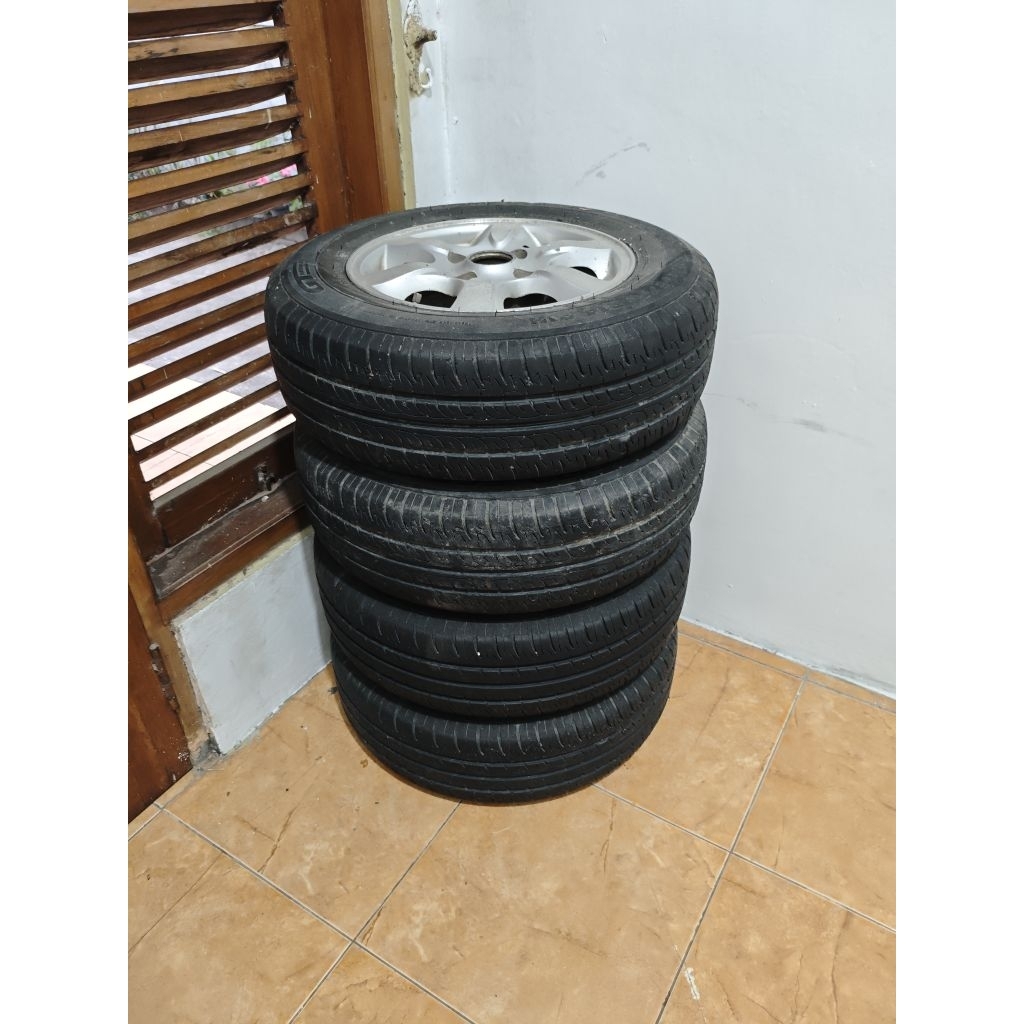 Velg Bekas Kijang kapsul R 14 PCD 114