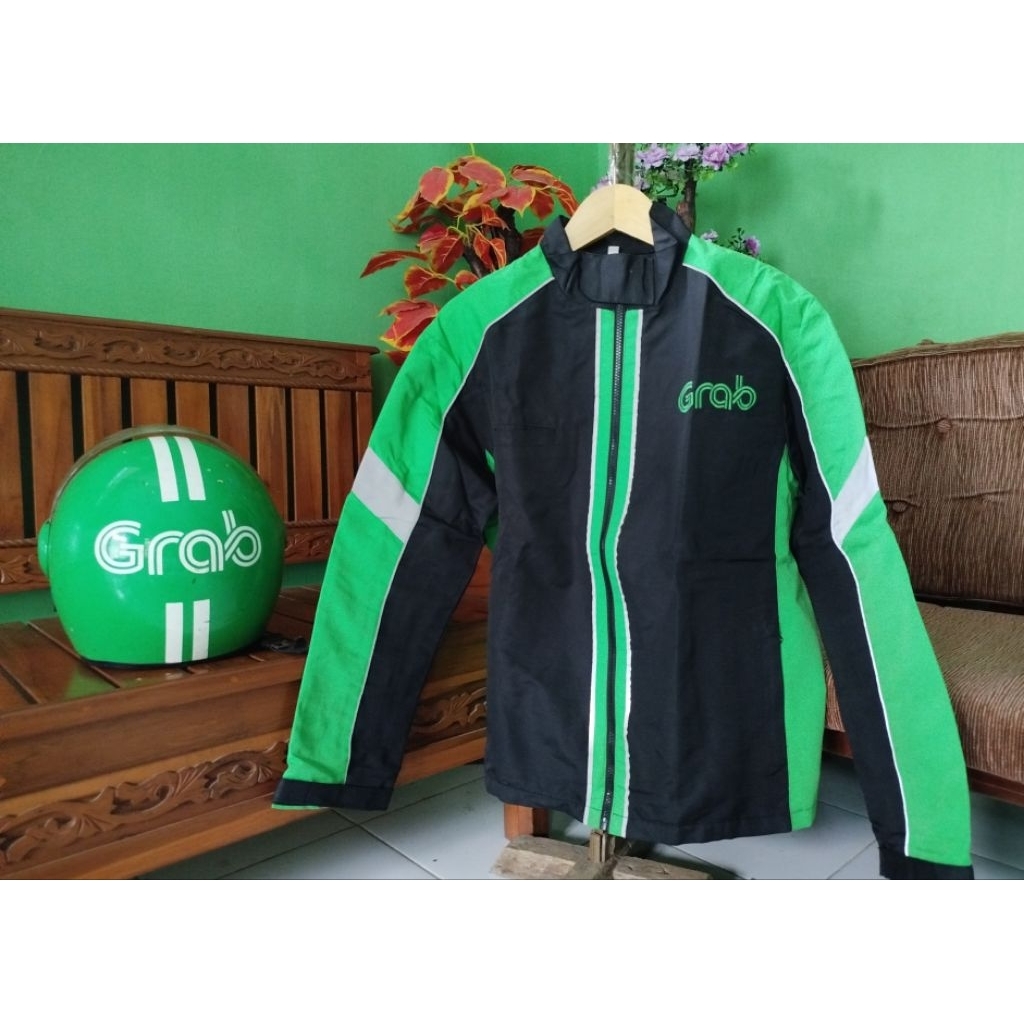 jaket dan helm grab