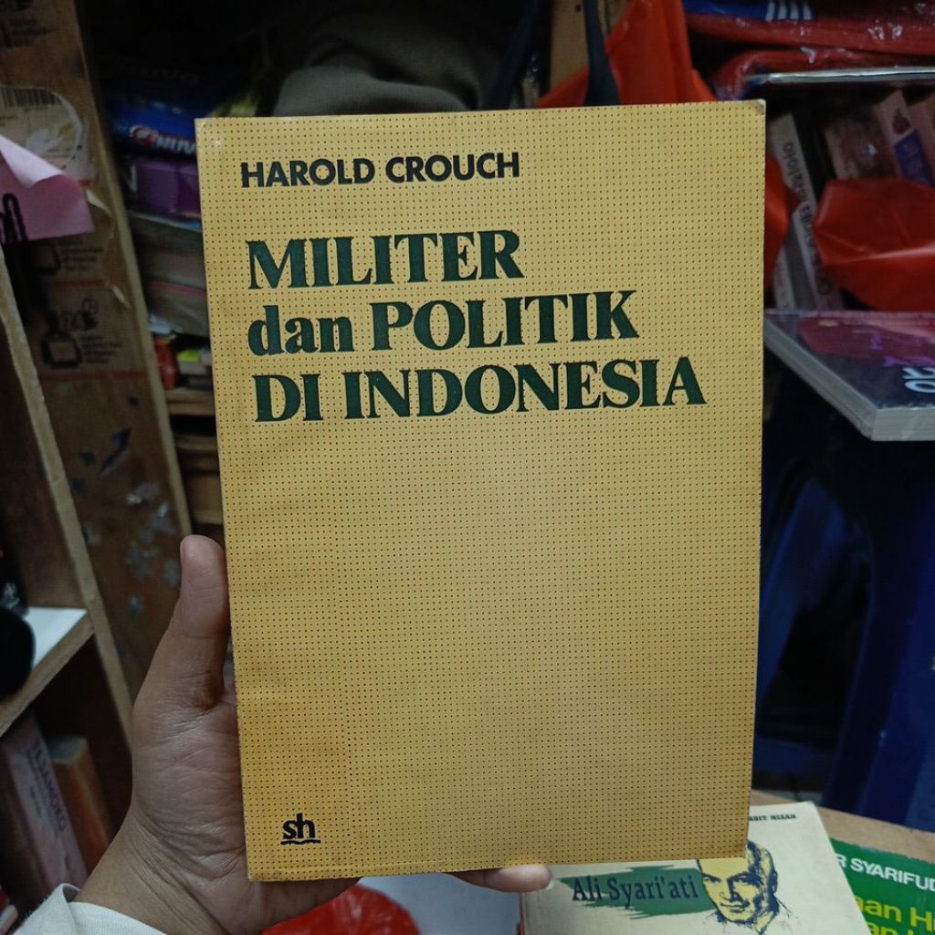BUKU MILITER DAN POLITIK INDONESIA