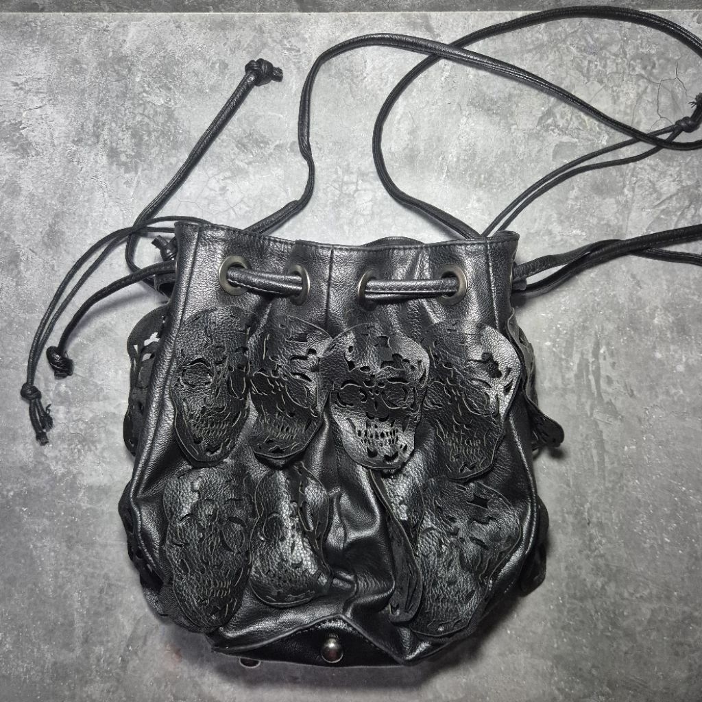 [PRELOVED] BUCKET BAG SKULL TAS SERUT KULIT