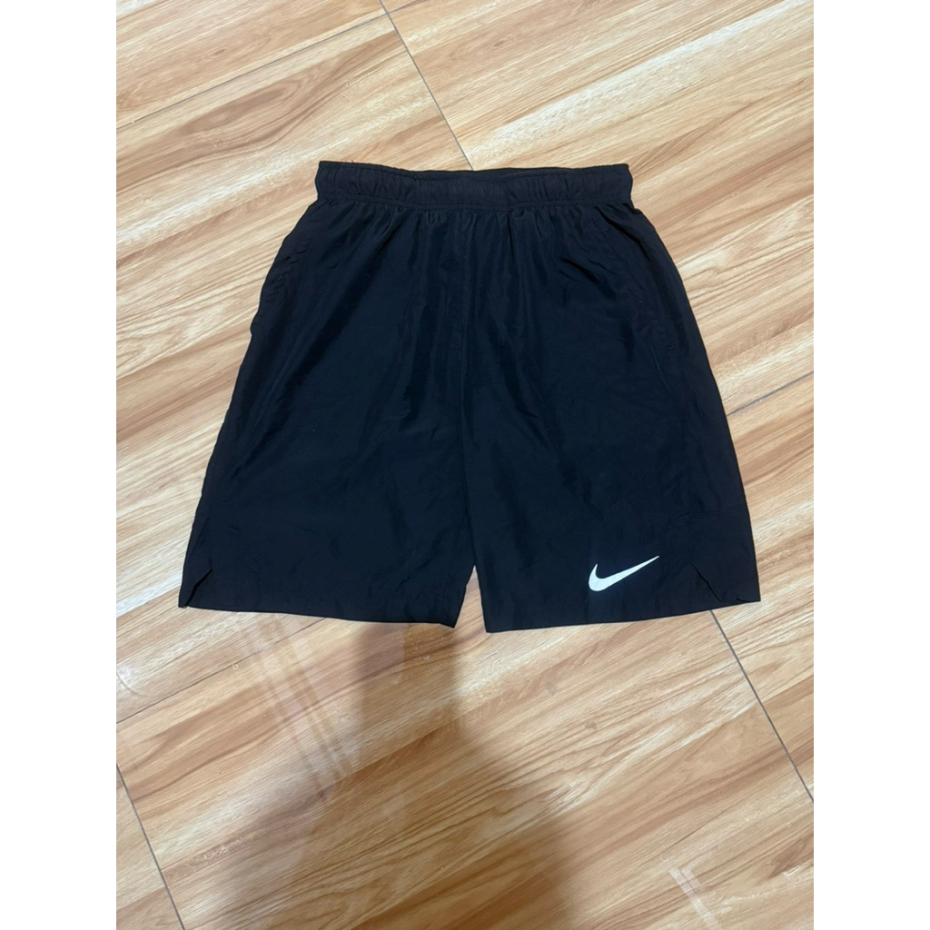 Celana pendek Nike
